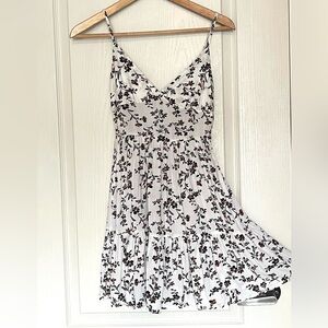 Zaful White Floral V-Neck Tiered Mini Cami Dress Sz S Boho Cottagecore Vacation